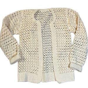 Crocheted sweater cardigan. Cream. XS